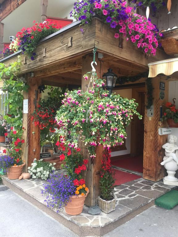 Hotel Olympia Pettneu am Arlberg Exterior photo