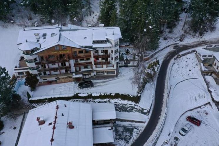 Hotel Olympia Pettneu am Arlberg Exterior photo