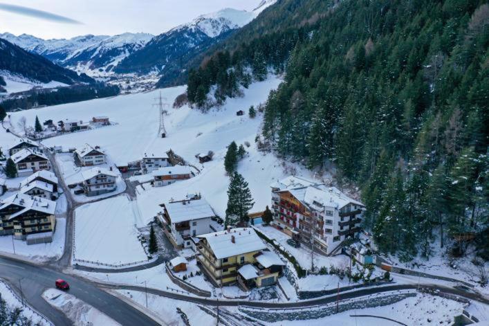 Hotel Olympia Pettneu am Arlberg Exterior photo